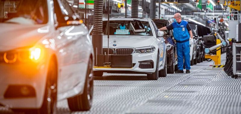Fahrzeugproduktion im BMW-Werk Dingolfing. Ab 2022 sollen hier jährlich 500.000 E-Antriebe für Elektrofahrzeuge gefertigt werden Bis dahin will BMW etwa eine halbe Milliarde Euro in den Ausbau des Standorts stecken.