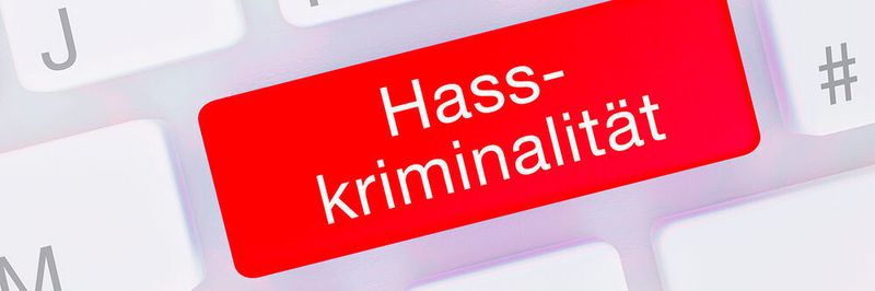 Das Forschungsprojekt KISTRA (Einsatz von KI zur Früherkennung von Straftaten) befasst sich mit den Möglichkeiten von KI-Anwendung, um Hasskriminalität im Internet früher erkennen zu können