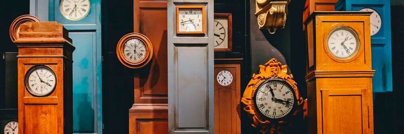 Der Scheduler sorgt mit statischen oder dynamischen Zeitkontigenten dafür, dass jeder Prozess leistungsgerecht und angemessen schnell durchgeführt werden kann.