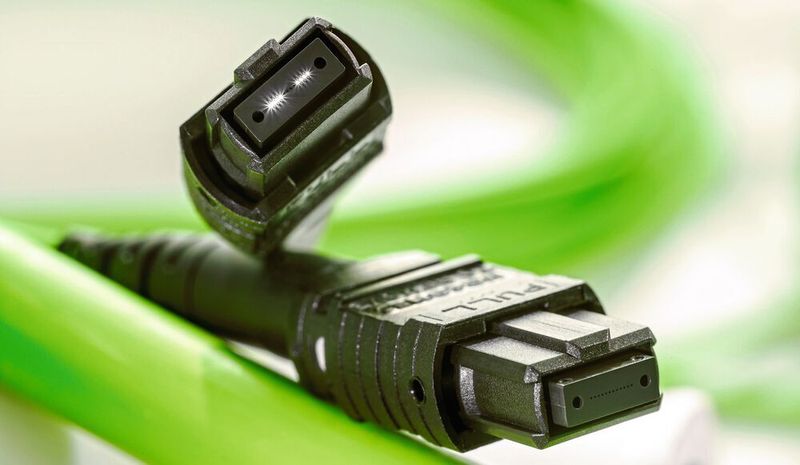 Die neuen OM5-Produkte von Rosenberger OSI können 100 Gigabit Ethernet über zwei Fasern optimiert übertragen.