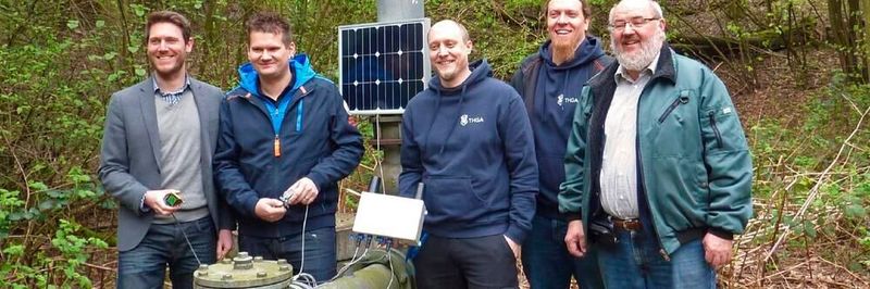Das über Solargenerator betriebene 0G-basierte Remote-Monitoring-System besteht aus Seilzug-Schaltern als Sensoren und einem Mikrocontroller mit Funktransceiver, der die Daten über Sigfox-0G-Netze in eine Überwachungs-Cloud überträgt.