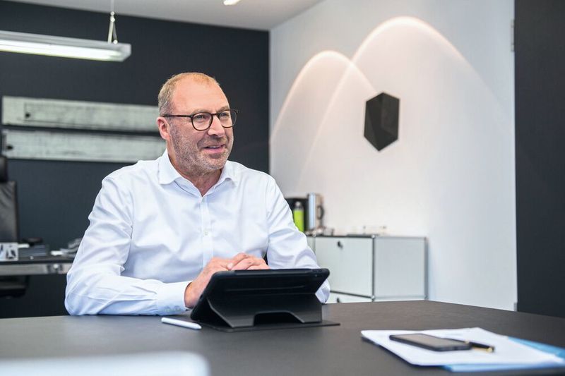 „Die Infrastruktur sowie die Schnittstelle zum Fahrzeug werden zu wenig als Gesamtsystem betrachtet“, sagt Michael Neisen, Vorsitzender Geschäftsführer der ASAP-Gruppe.