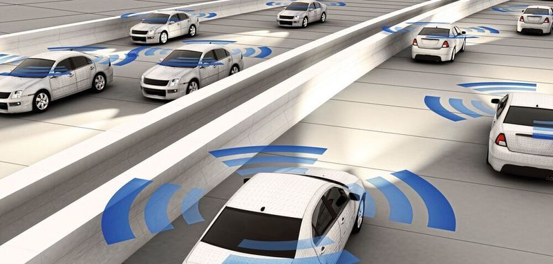Das intelligente Autobahnumfeld: Eine Vielzahl von Sensoren sollen das Fahren sicherer machen. Dazu gehören auch Kameras.