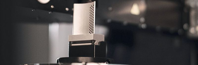 Die Sensoren können für die spezifischen GD&T-Messungen und das Prüfteil selbst konfiguriert werden und in einem einzigen Scan Datenpunkte erfassen, um ein 3D-Modell mit hoher Dichte zu erstellen. Dadurch ist es möglich, Objekte aus einer Vielzahl von Materialien mit komplexen Geometrien, einschließlich Bohrungen, Hinterschneidungen, Fasen und Oberflächen, schnell und mikrometergenau zu vermessen.