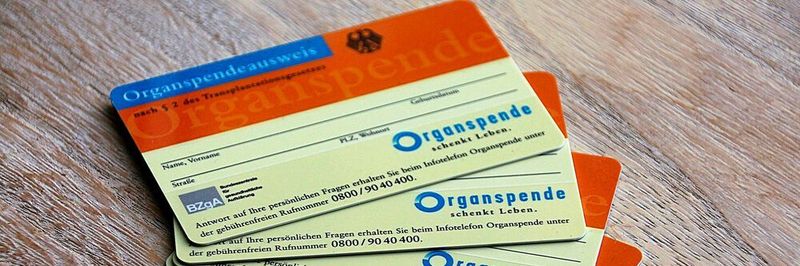 Ein wachsendes Interesse in der deutschen Bevölkerung an dem Thema Organspende ist feststellbar: So hat sich die Nachfrage von Bürgerinnen und Bürgern nach Organspendeausweisen und Informationsbroschüren seit 2018 fast verdoppelt.