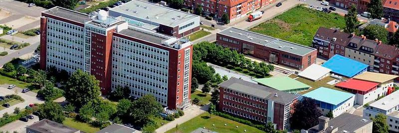 Die neue Anlage der FH Kiel vereint 3D-Laser-Metalldruck, ein 5-Achs-Fräs-Bearbeitungszentrum und eine Sinteranlage.