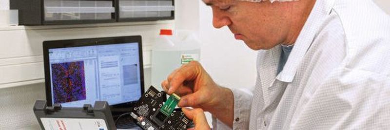 Optoelektronisches Testsystem: Der Projektpartner Oncompass Medicine Hungary Ltd. erforscht mit dem Prototyp ein quantitatives Verfahren zur schnellen und zuverlässigen Diagnostik von Brustkrebs.