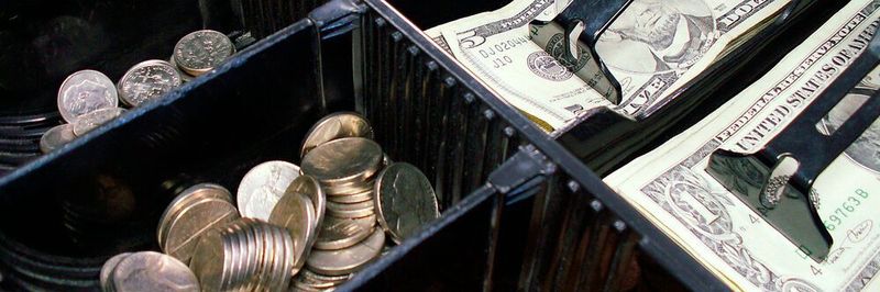 Mehr Geld in der Kasse: STMicroelectronics hat seine Umsatzprognose für dieses Jahr nach oben korrigiert – und erwartet für 2021 eine weltweite Erholung des Chipmarktes.