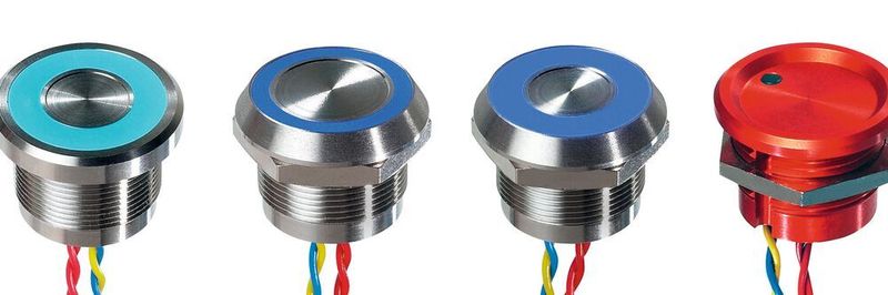 Schalteroberflächen aus elxoiertem Aluminium oder Edelstahl bieten einen entscheidenden Vorteil, wenn es um die Reinigung geht.