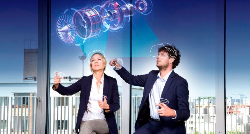Wie der Einsatz von VR Ressourcen schont, zeigt das Beispiel eines international tätigen Maschinenbauunternehmens, das 25 % seiner Meetings in den virtuellen Raum verlegt hat.