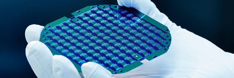 Im Bild der Wafer mit den Barocap-Sensoren. Die Drucksensoren sind für den Betrieb im Marsklima optimiert und basieren auf Silizium.