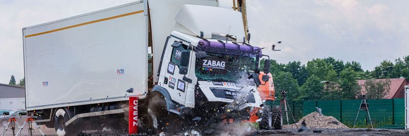 Der Zabag-Poller im Crashtest