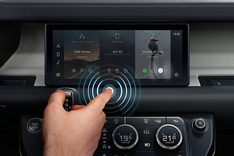 Jaguar Land Rover hat ein berührungsloses Touchscreen entwickelt.