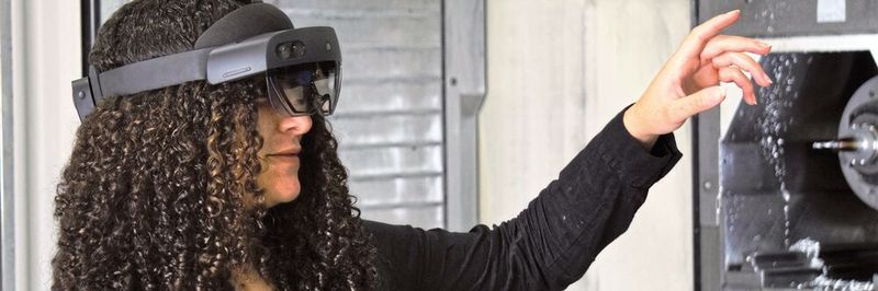 Die Klärung von Fragen oder Problemen an Maschinen kann mit Hilfe der Augmented-Reality-Technik in der Kundenberatung von Hufschmied virtuell erfolgen.
