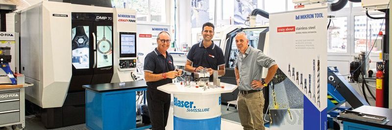 Die Elon Musks der Zerspanung: Das Team um Markus Schnyder (im Bild Alberto Gotti, CEO Mikron Tool Agno, gemeinsam mit SMM-Chefredaktor Matthias Böhm im Mikron-Entwicklungszentrum) entwickelt Hochleistungswerkzeuge für Hochleistungswerkstoffe, die die Zerspanungsparameter auf den Kopf stellen.