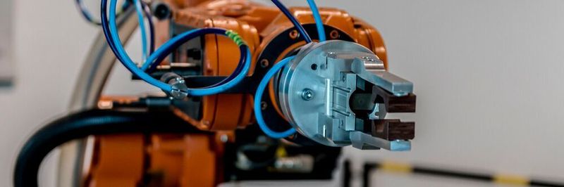 Mit Windows 10 IoT Enterprise will Microsoft ein vollwertiges IoT-Betriebssystem mit langjährigem Support anbieten.