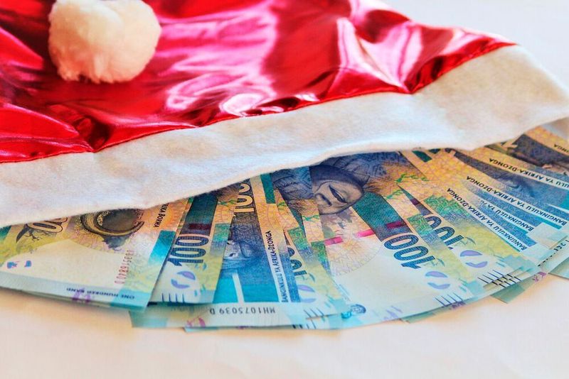 Um ihre Liquidität zu sichern, dürfen angeschlagene Kfz-Betriebe in Baden-Württemberg durch eine Zusatzvereinbarung das Weihnachtsgeld kürzen.