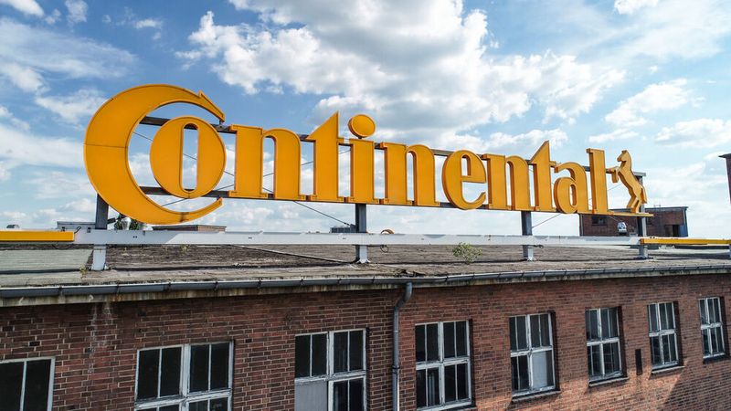 Während das eigentliche Geschäft des Zulieferers Continental wieder verhältnismäßig gut läuft, schlagen andere Faktoren mit zusammengenommen gut 1,3 Milliarden Euro zu Buche.