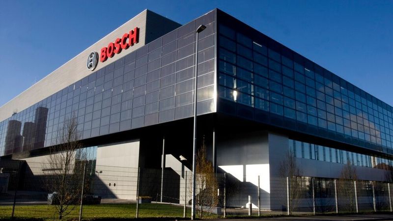 Bosch beteiligt sich am internationalen Forschungsprojekt 5G-SMART mit dem Ziel, das Potenzial von 5G in realen Produktionsumgebungen zu erproben.