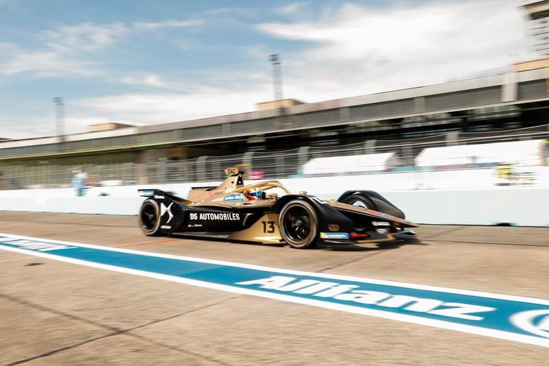 António Félix da Costa vom DS Techeetah-Team hat beim ersten von sechs Rennen in Berlin-Tempelhof gewonnen und damit seine Führung in der Meisterschaft ausgebaut.