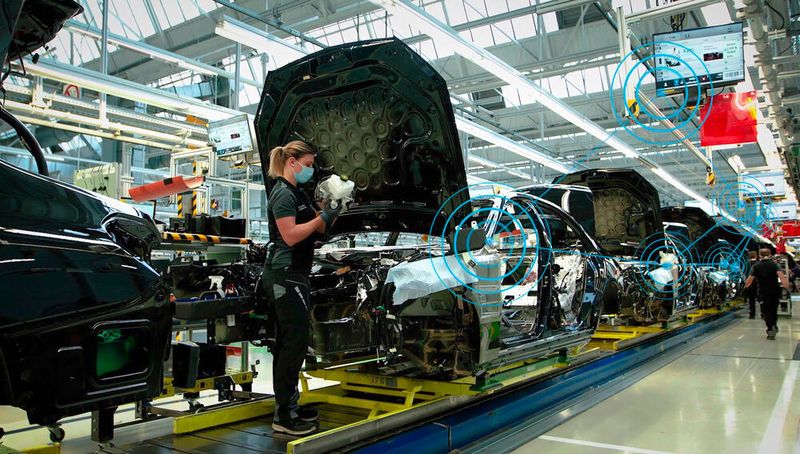 Mit einem neuen datenbasierten, digitalen Ökosystem will Mercedes-Benz seine Fahrzeuge deutlich effizienter fertigen.