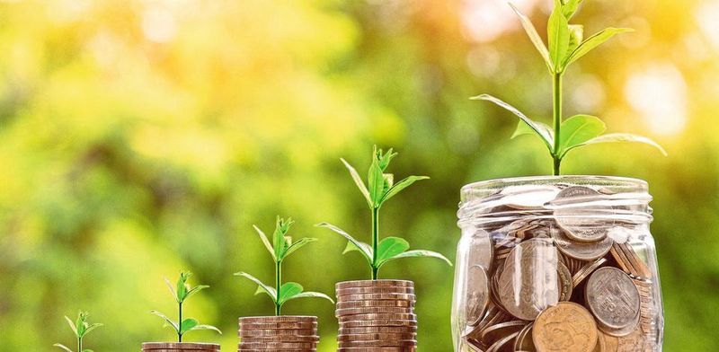 Softwareableger können im Laufe der Zeit mehr und mehr technische Schuld anhäufen, die nicht nur Zeit, sondern wie finanzielle Schulden auch durch 'Zinsen' höhere Kosten verursachen. Mit einer Open-Source-Strategie kann diese Schuld allerdings verteilt und besser gemanagt werden.