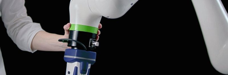 Roboter und Mensch rücken in der Fabrik zusammen. Kollaborativ heißt das Zauberwort, dass dies gefahrlos geschieht.