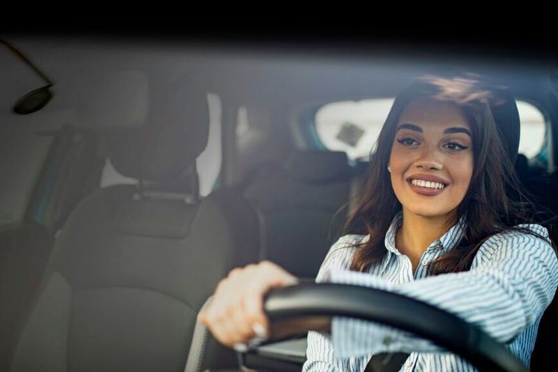 KI-gestützte adaptive Fahrassistenz-Systeme erhöhen die Sicherheit und Personalisierung von Fahrzeugen für deren Insassen.