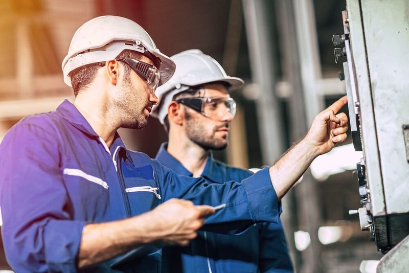 Im zweiten Quartal 2020 suchten Betriebe nur noch 780 Automatisierungsingenieure – 60 % weniger als noch Anfang letztes Jahr (damals 1.900).