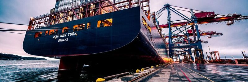 Das Ziel des geförderten Projektes ist es, in Zukunft autonome Roboterteams zur Reinigung und Wartung von Schiffen einzusetzen, während diese im Hafen be- oder entladen werden.