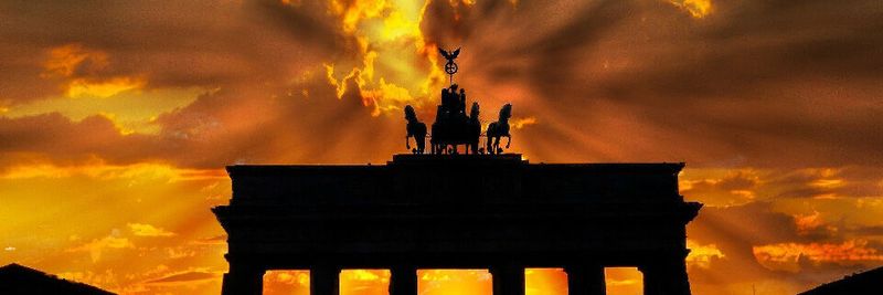 IDC hat im Juni 2020 in Deutschland IT- und Fachentscheider aus 200 Organisationen mit mehr als 100 Mitarbeitern befragt, um detaillierte Einblicke in puncto Cloud zu erhalten.