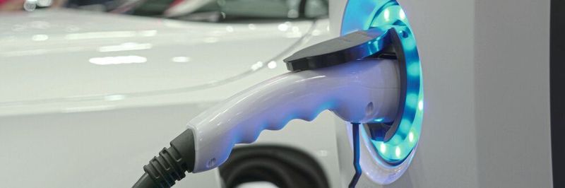 Die Batterie ist das Detail der Elektromobilität, welches ausschlaggebend für die ökologische und ökonomische Eignung dieser Antriebsart ist. Und durch Reichweite und Ladekomfort wird der kostenintensive Akku zum wesentlichen Entscheidungskriterium der Käufer für oder gegen elektrisch betriebene Fahrzeuge.