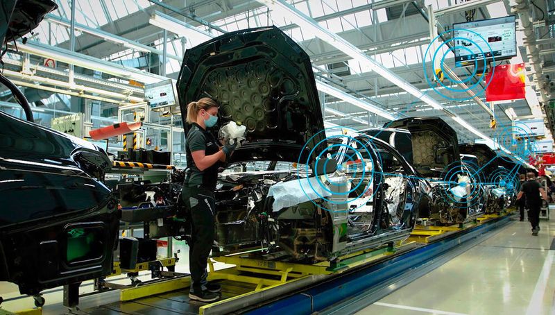 Mit einem neuen datenbasierten, digitalen Ökosystem will Mercedes-Benz seine Fahrzeuge deutlich effizienter fertigen.