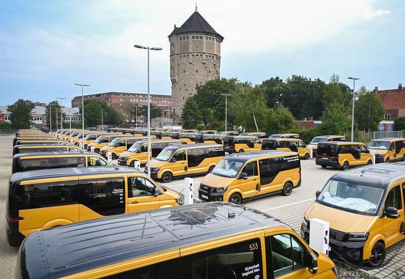 Moia-Transporter auf dem neuen Betriebshof in Hannover.