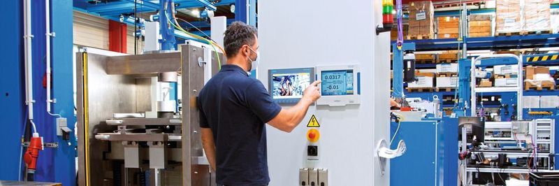 Der Versuchsarbeitsplatz von Kistler besteht aus einem Gestell, dem NC-Fügemodul sowie einem Schaltschrank mit Messtechnik, Steuerung und Datenerfassung.