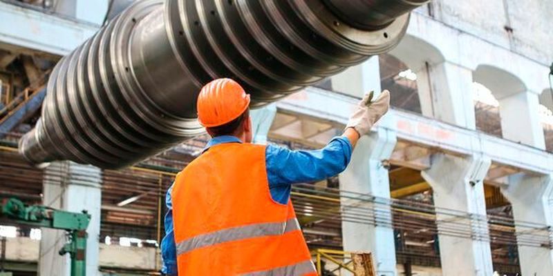 Fast jedes fünfte Unternehmen im Maschinenbau entlässt Stammpersonal.