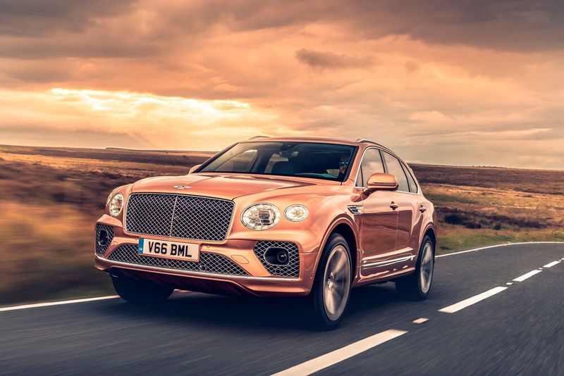 Zu Preisen ab rund 182.000 Euro bietet Bentley ab sofort den gelifteten Bentayga an.