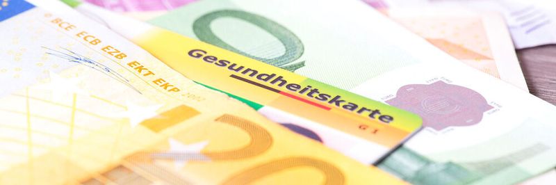 Im ersten Halbjahr 2020 sind die Finanzen der gesetzlichen Krankenversicherung stabil. Doch die finanziellen Folgen der Corona-Pandemie kommen verzögert.