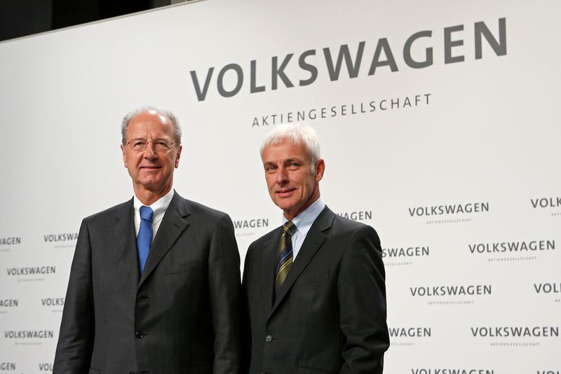 Hans Dieter Pötsch, Chef der Porsche SE (l.) und Matthias Müller, ehemaliger Vorstandsvorsitzender von Volkswagen: Gegen beide Manager wurde auch in Stuttgart das Verfahren wegen Marktmanipulation eingestellt.