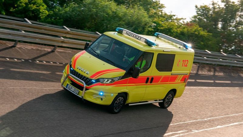 Iveco bietet gemeinsam mit dem Sonderfahrzeugbauer C. Miesen ein Notarzteinsatzfahrzeug auf Daily-Basis an.