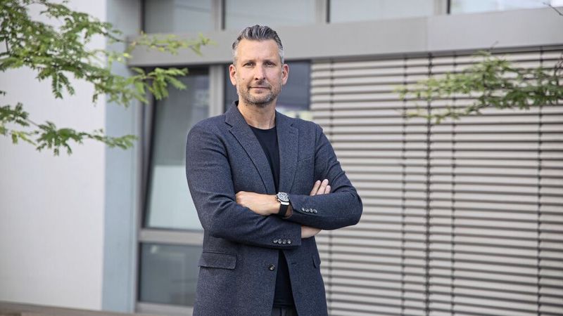 Ralph Kranz erarbeitet mit dem Händlerverband betriebswirtschaftlich sinnvolle Stundenverrechnungssätze für Elektroautos.
