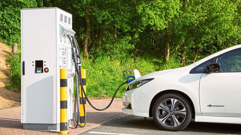 Die Förderung von neuen E-Autos sorgt beim Handel mit gebrauchten Stromern für Probleme.