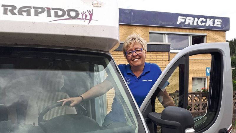 Kfz-Obermeisterin Svenja Fricke setzt auch privat ganz auf Wohnmobile.