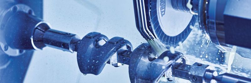Beim Schleifen von Kniegelenkskomponenten ist der Einsatz von superabrasiven Schleifwerkzeugen der Industriestandard.