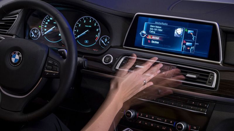 Die Gestensteuerung nehmen viele Autofahrer als ungenau und unzuverlässig wahr.