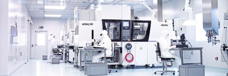 Samaplast stellt Medizinprodukte und Implantate aus Kunststoff unter anderem in drei GMP-konformen Reinräumen der ISO Klasse 7 und 8 gemäß EN ISO 14644 her.
