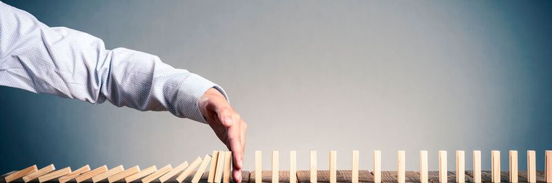 Der Forrester-Studie zufolge werden Unternehmen auch nach der Coronakrise vermehrt auf Automatisierungstechnologien setzen. Doch die Belegschaft fühlt sich von diesem Prozess bedroht.