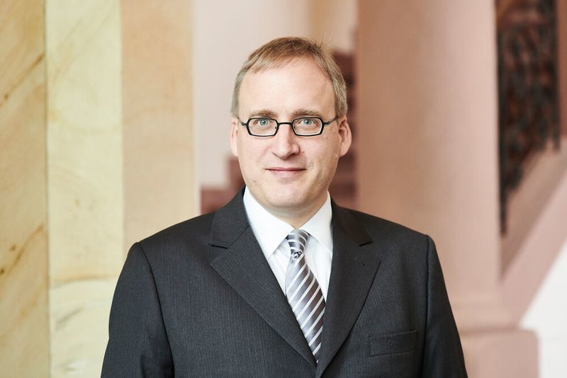 Tillmann Peeters ist Gründungspartner und Geschäftsführer von der Beratung Falkensteg. Als Managing Partner verantwortet er die Geschäftsbereiche Restrukturierung und Insolvenzberatung.