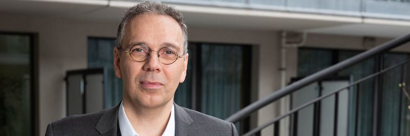BV-Med-Geschäftsführer Dr. Marc-Pierre Möll: „Eine rasche Lösung wäre aus Sicht des BV-Med, wenn die Anwendung der Übergangsfrist zwischen der Schweiz und der EU auf technischer Ebene rasch gewährleistet und veröffentlicht wird, um bestehende Lieferketten für Medizinprodukte in Europa bis zur vollständigen Aktualisierung des MRA zu sichern.“