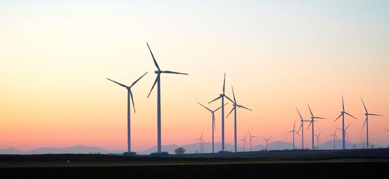 Windstrom soll künftig verstärkt einen Beitrag für umweltfreundlicheres Fliegen leisten.